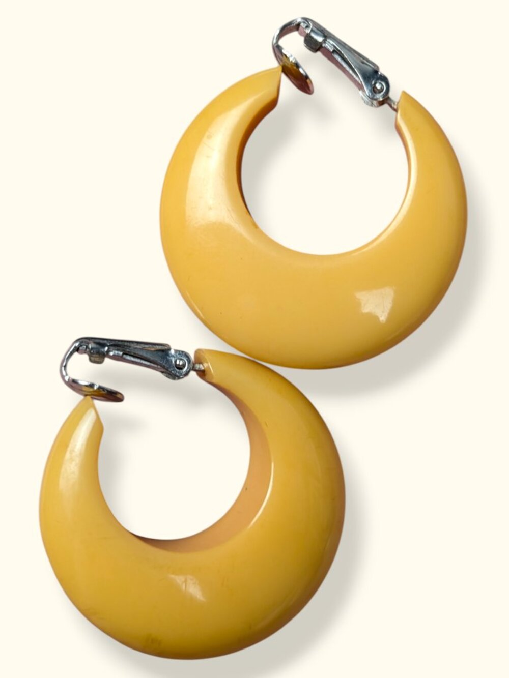 Vintage Yellow Bakelite Chunky Hoop Earrings - Picture 5 of 6
